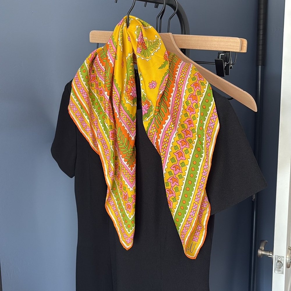 Vera Neumann Groovy Vintage Scarf - Picture 4 of 6